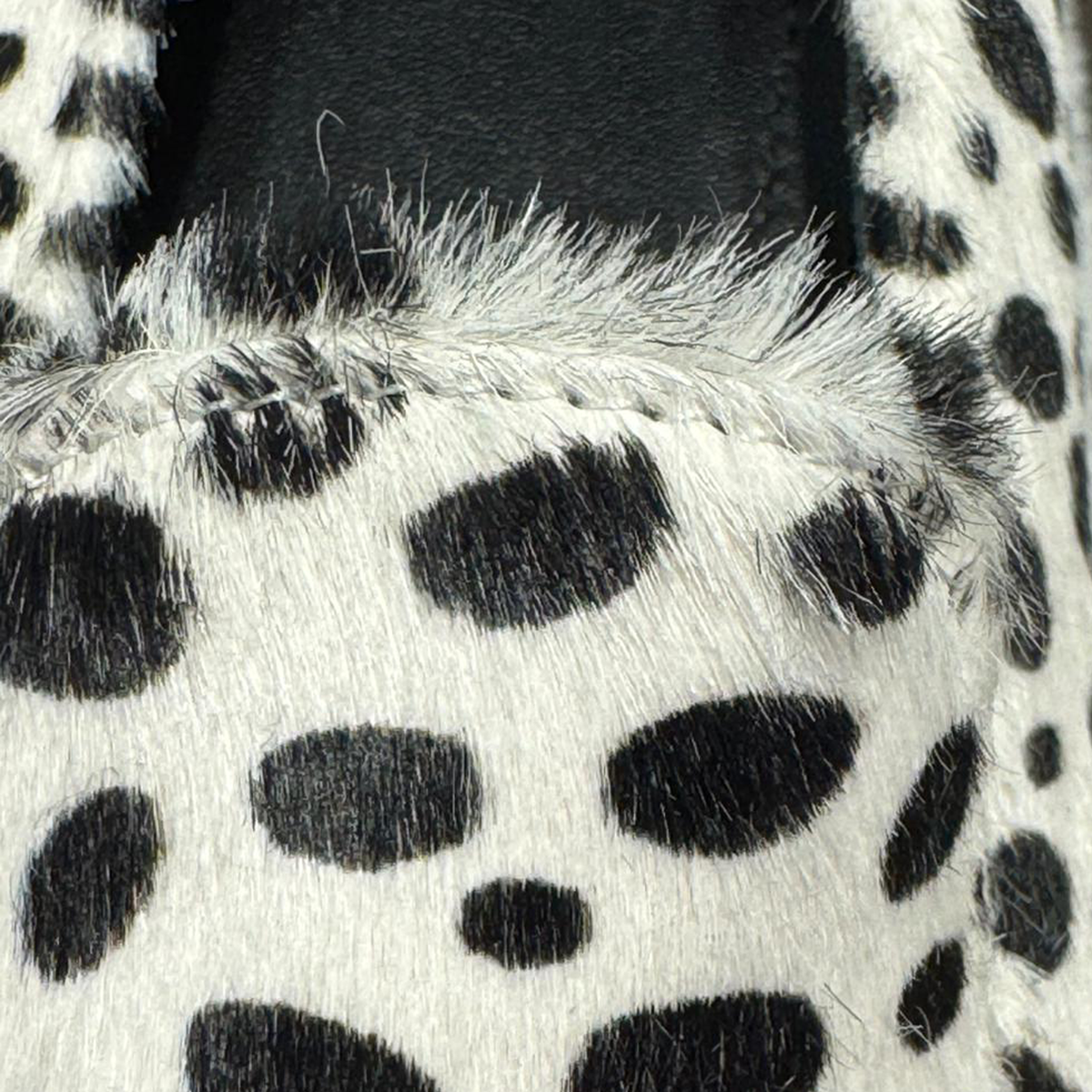 agl-damen-slipper-loafer-memi-fell-weiss-schwarz-d566001pcpongo-0105-3HsFrjQTYx2GxN