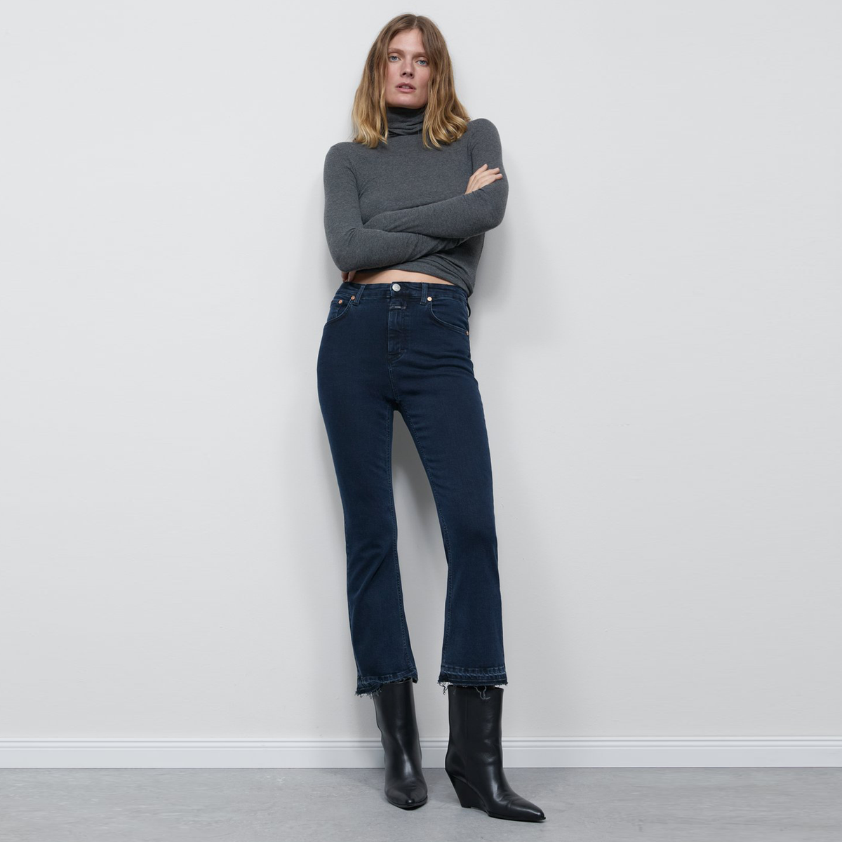 closed-damen-denim-jeans-hi-sun-blue-black-blau-c24606-08v-2a-blb-2