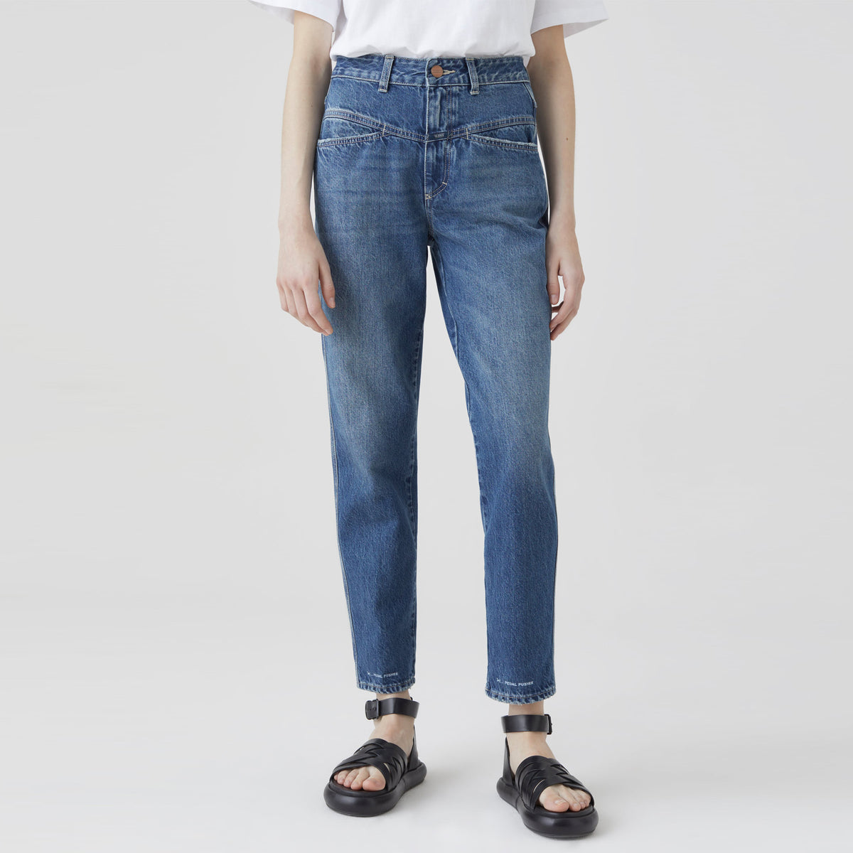 closed-jeans-pedal-pusher-dark-blue-c88002-15g-3z-dbl-2