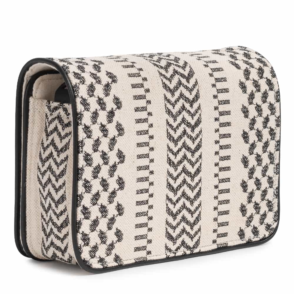lala-berlin-crossbody-eline-x-stitch-garden-of-love-black-x-stitch-1212-bg-1014-29210_2