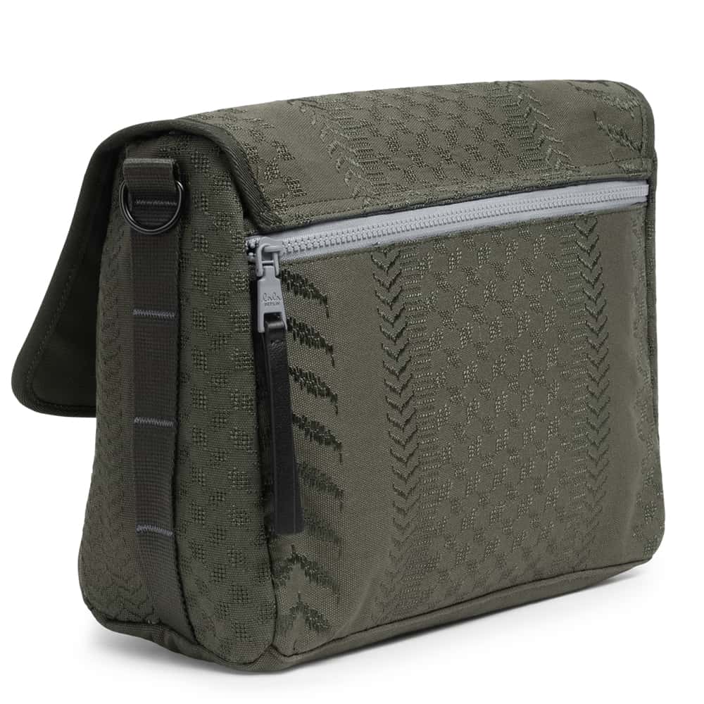 lala-berlin-messenger-alexine-embriodery-garden-of-love-olive-1212-bg-1009-24141_2