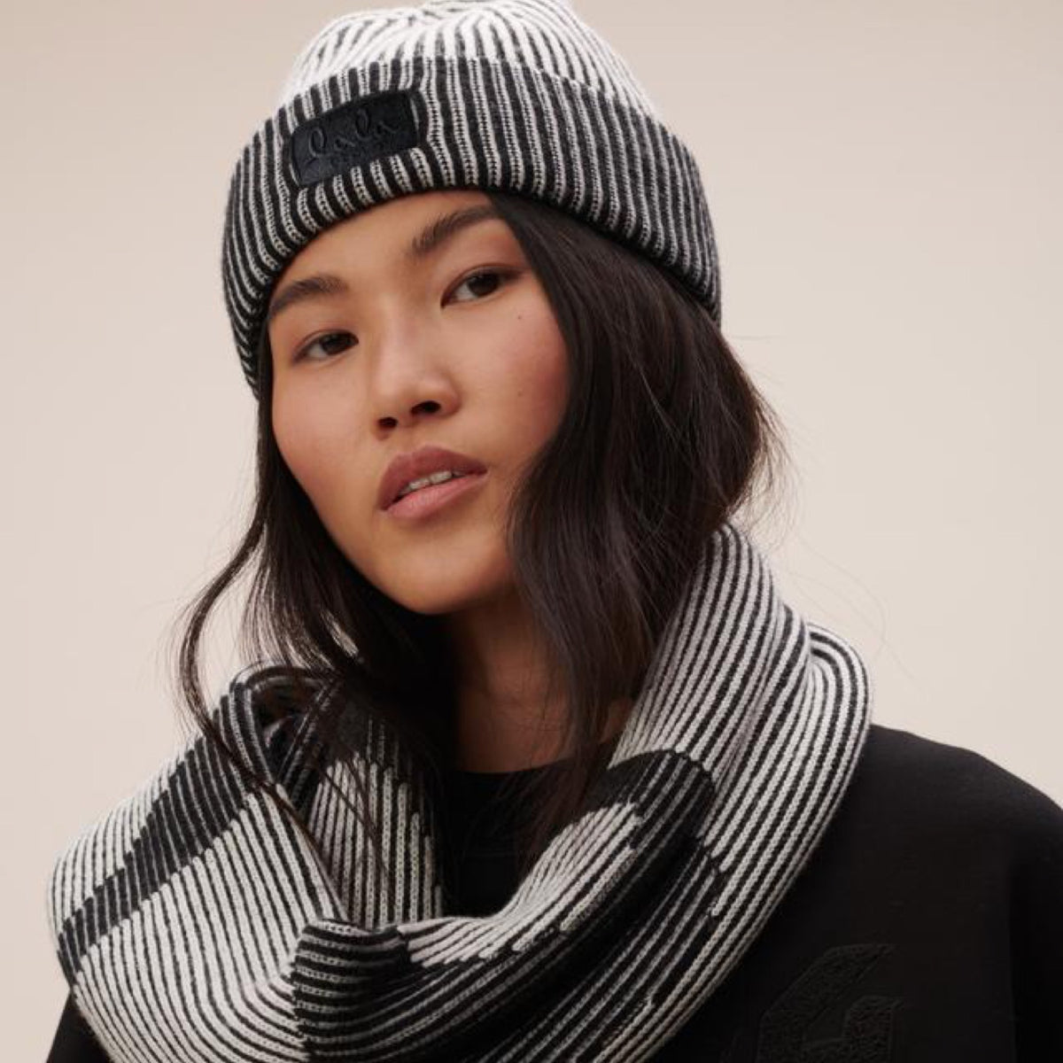 lala-berlin-muetze-lines-off-white-black-1216-ac-2010-21490-27W4VrBagKB5tO