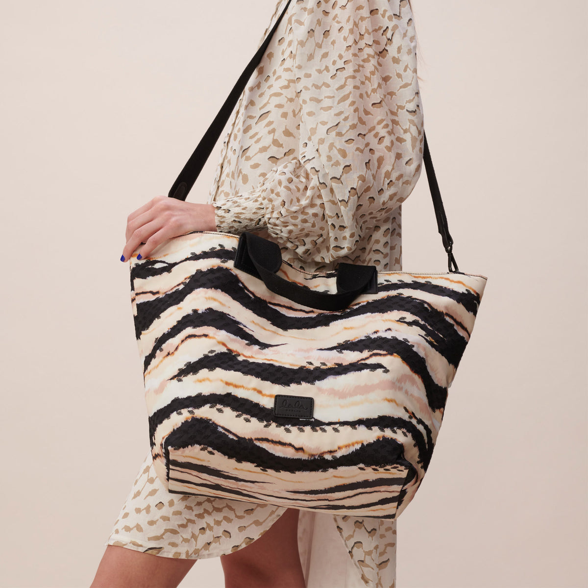 lala-berlin-tasche-east-west-tote-chrissy-brushed-tiger-1024-51990-5