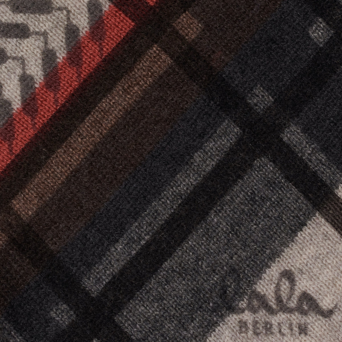 lala-berlin-tuch-triangle-trinity-stripes-m-building-multistripes-rot-1216-tr-2003-79475-3