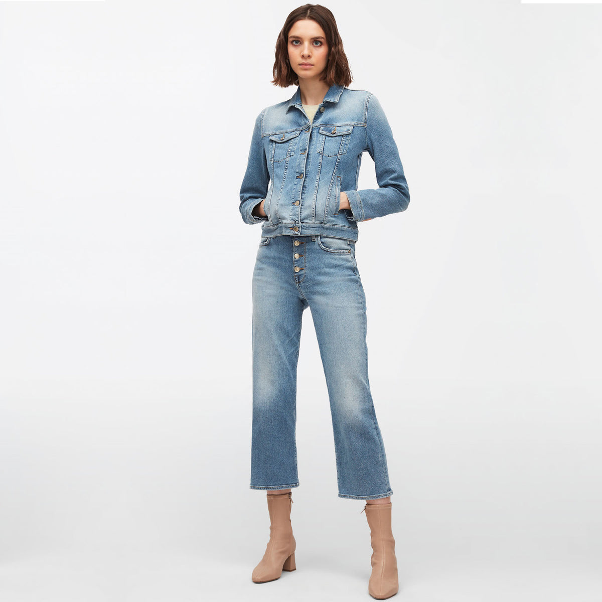 seven-for-all-mankind-jacke-modern-trucker-light-blue-jscm1200dr-3