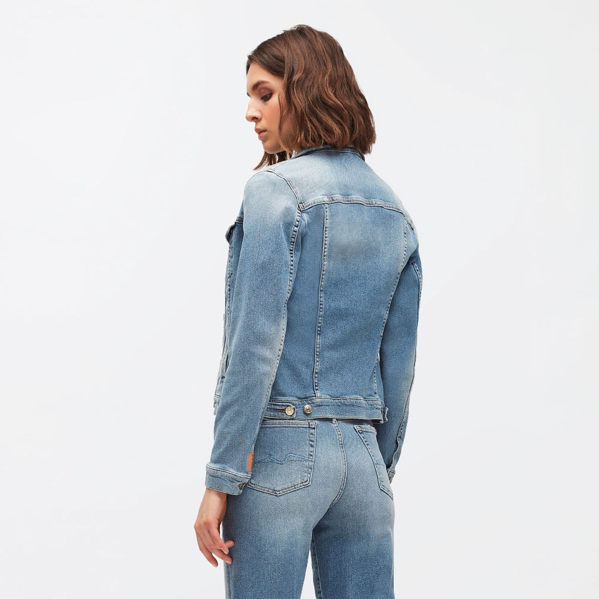 seven-for-all-mankind-jacke-modern-trucker-light-blue-jscm1200dr-4