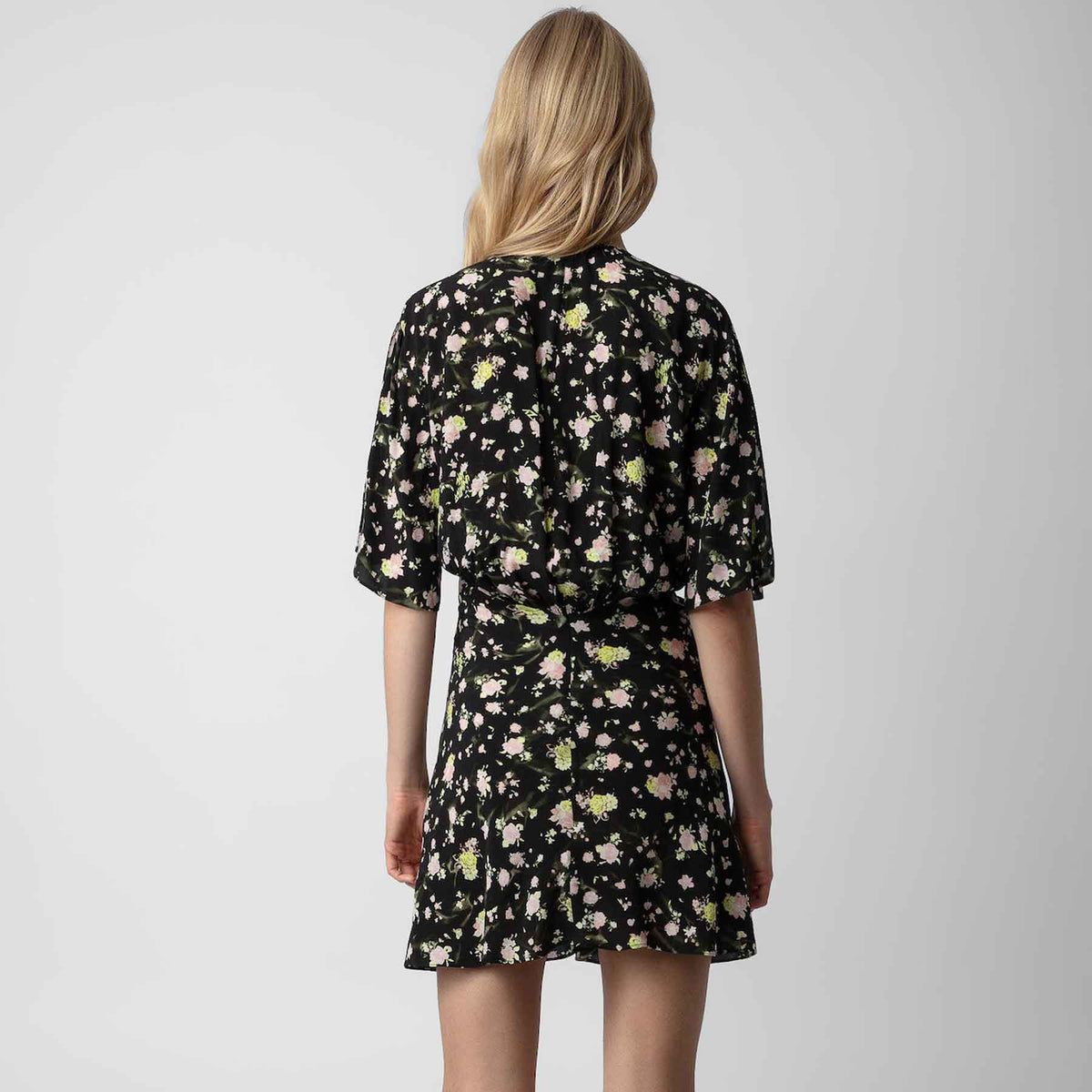 zadig-voltaire-damen-kleid-rozom-soft-crinkle-roses-schwarz-noir-allover-print-wwdr01342-001-3